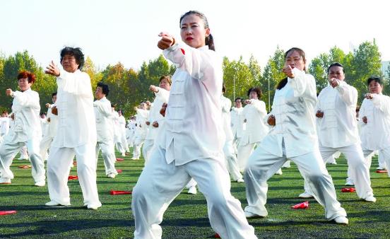 老年人熱衷打太極拳健身 常打太極拳對(duì)老人的9大好處