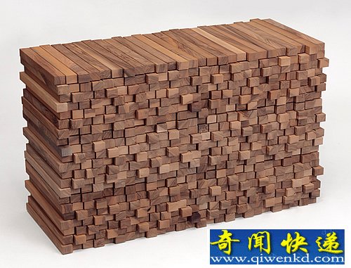 木棍的組合 woodenheap胡桃木櫥柜由六個(gè)完全相同的抽屜組成