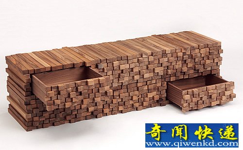 木棍的組合 woodenheap胡桃木櫥柜由六個(gè)完全相同的抽屜組成