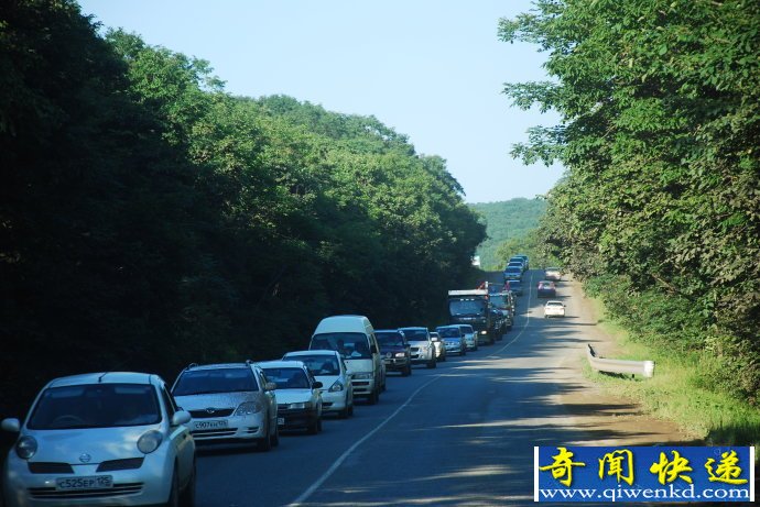 俄羅斯車影子越線也違規(guī) 這也太奇葩了