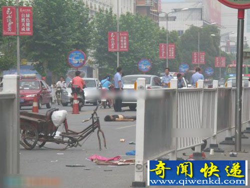 湖北南漳水鏡路段轎車撞死三輪車男子(組圖)