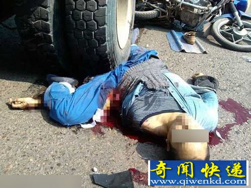 網(wǎng)友親歷慘烈車禍:大貨車恐怖碾死摩托車男