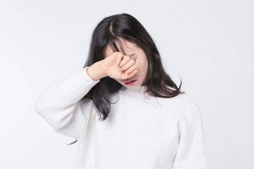 如何安慰一個(gè)抑郁的女人？安慰抽泣女孩溫暖的話語(yǔ)