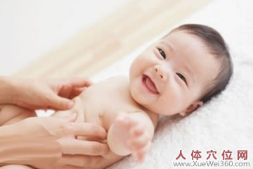 新生兒溢乳怎么辦，小兒推拿來(lái)調(diào)理！